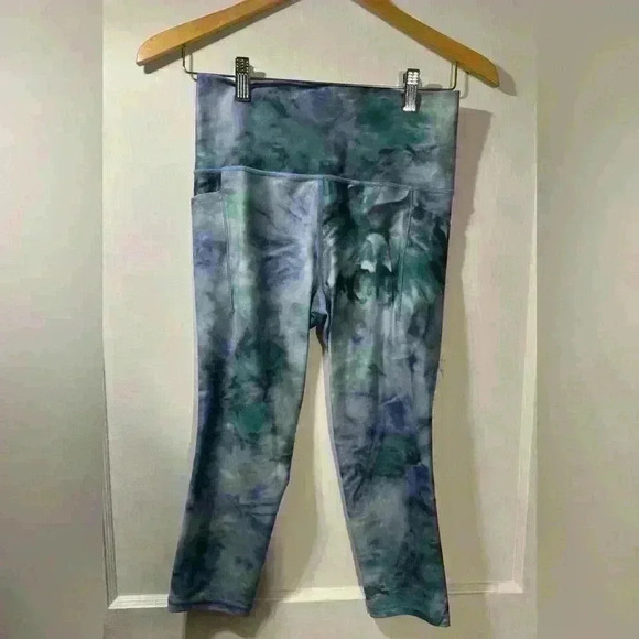 Athleta Salutation Stash high rise Capri - Picture 4 of 6